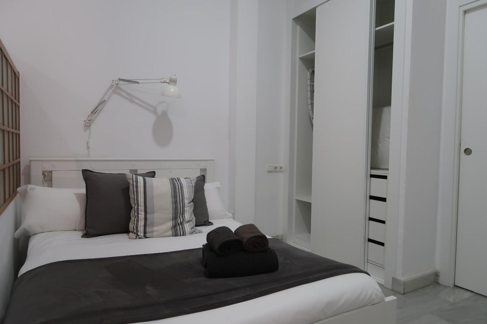 J & E Malaga Center Apartamentos Екстериор снимка