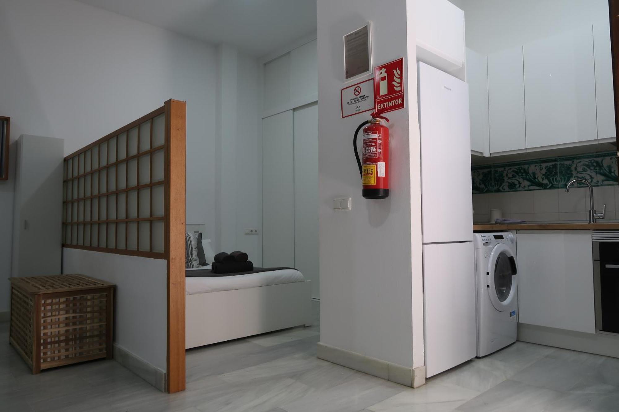 J & E Malaga Center Apartamentos Екстериор снимка